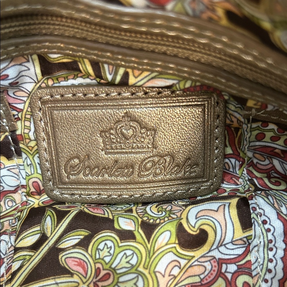 Chic Gold Shoulder Bag - Picture 2 of 8